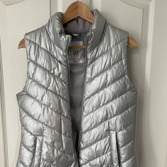 Gap MED silver vest - Picture 1 of 2